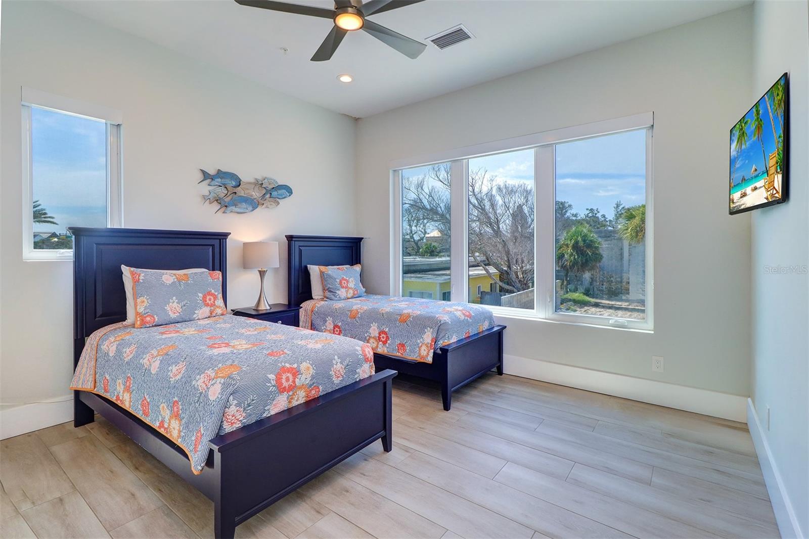 TB8424263 Property Photo