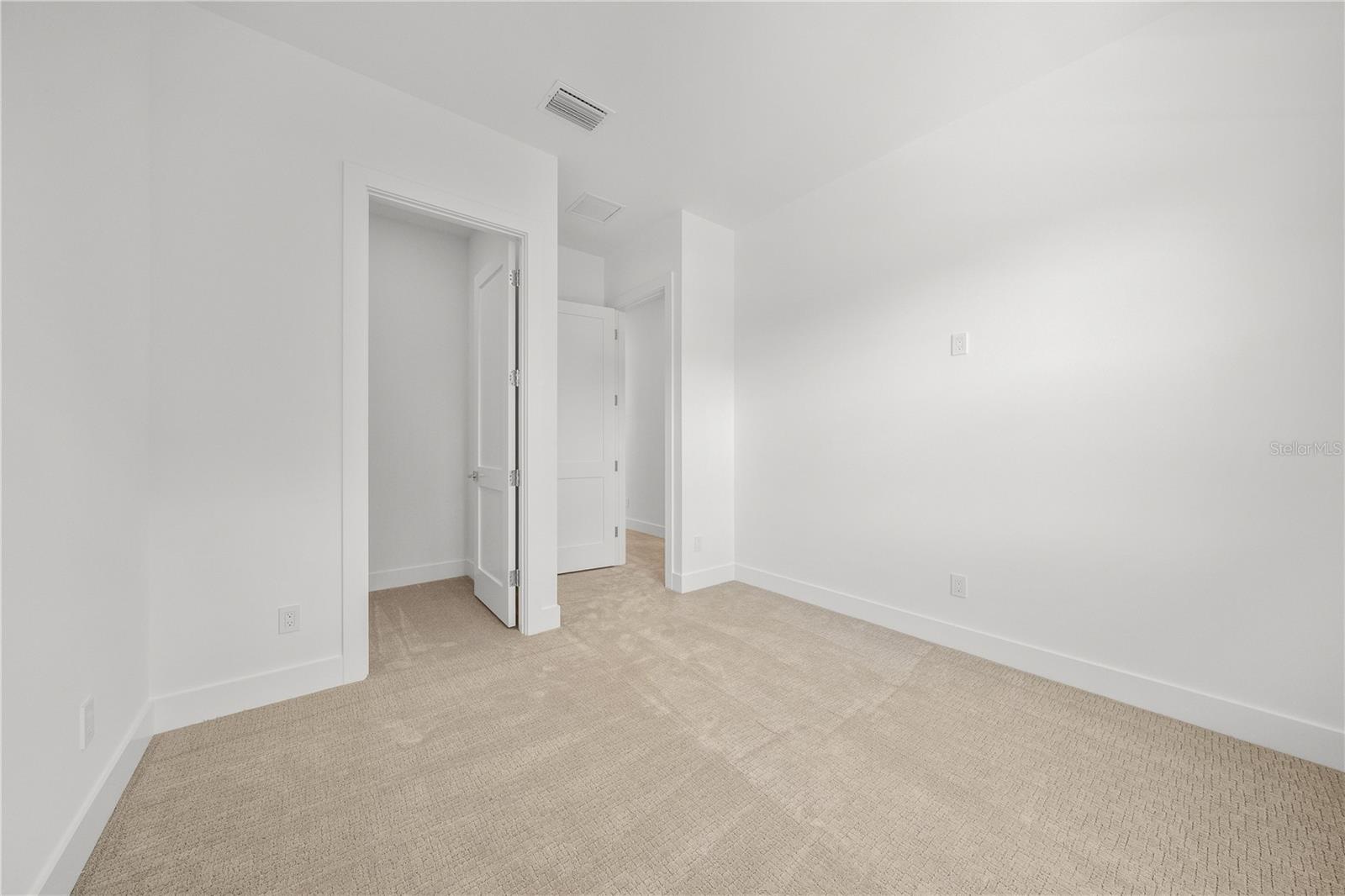 A4664044 Property Photo