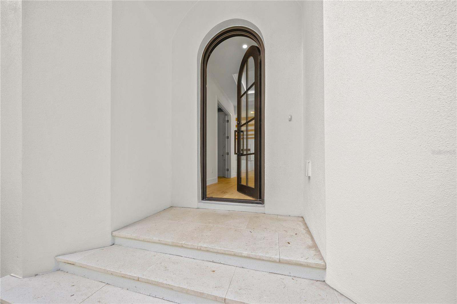 A4664044 Property Photo