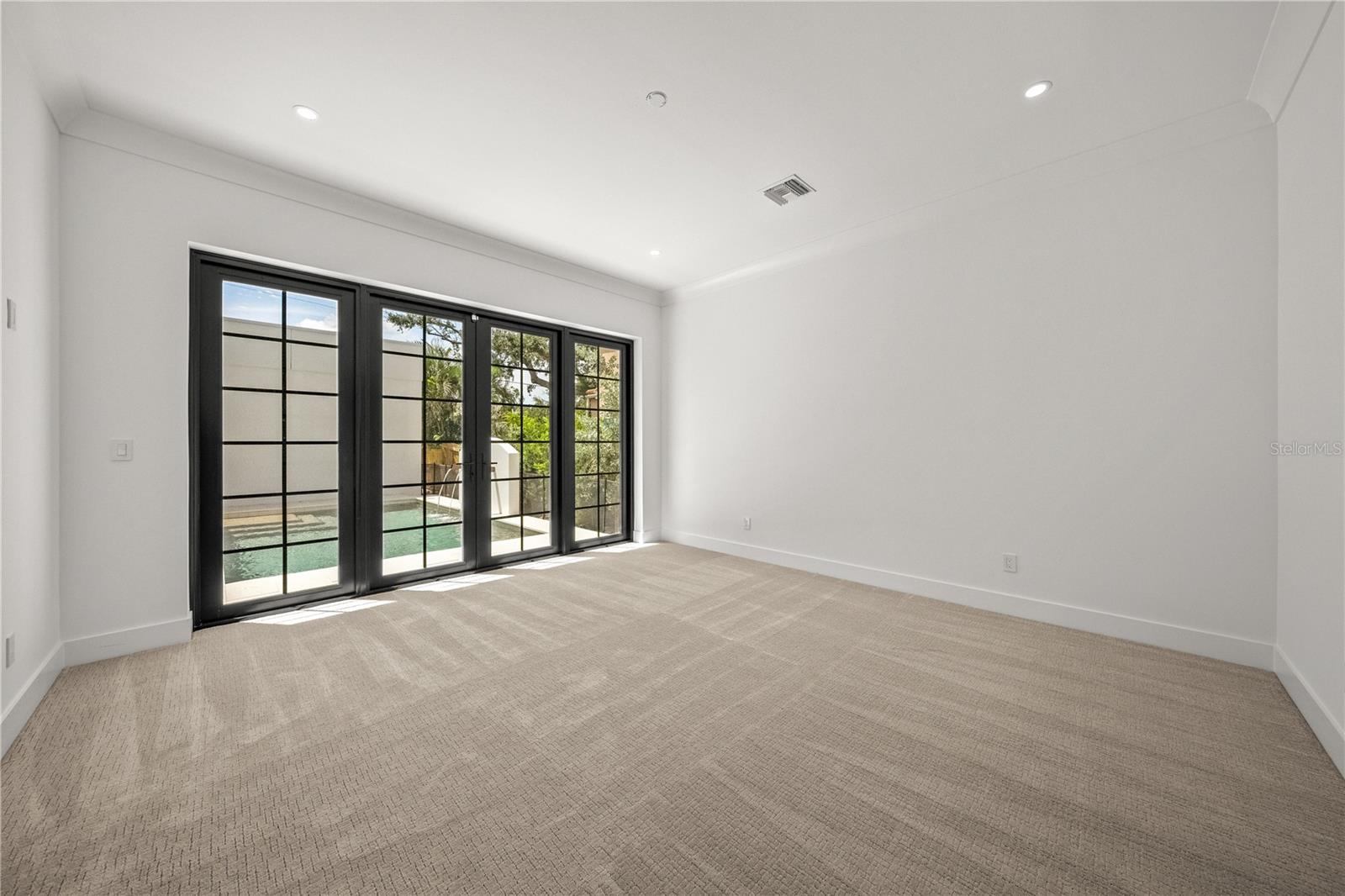 A4664044 Property Photo