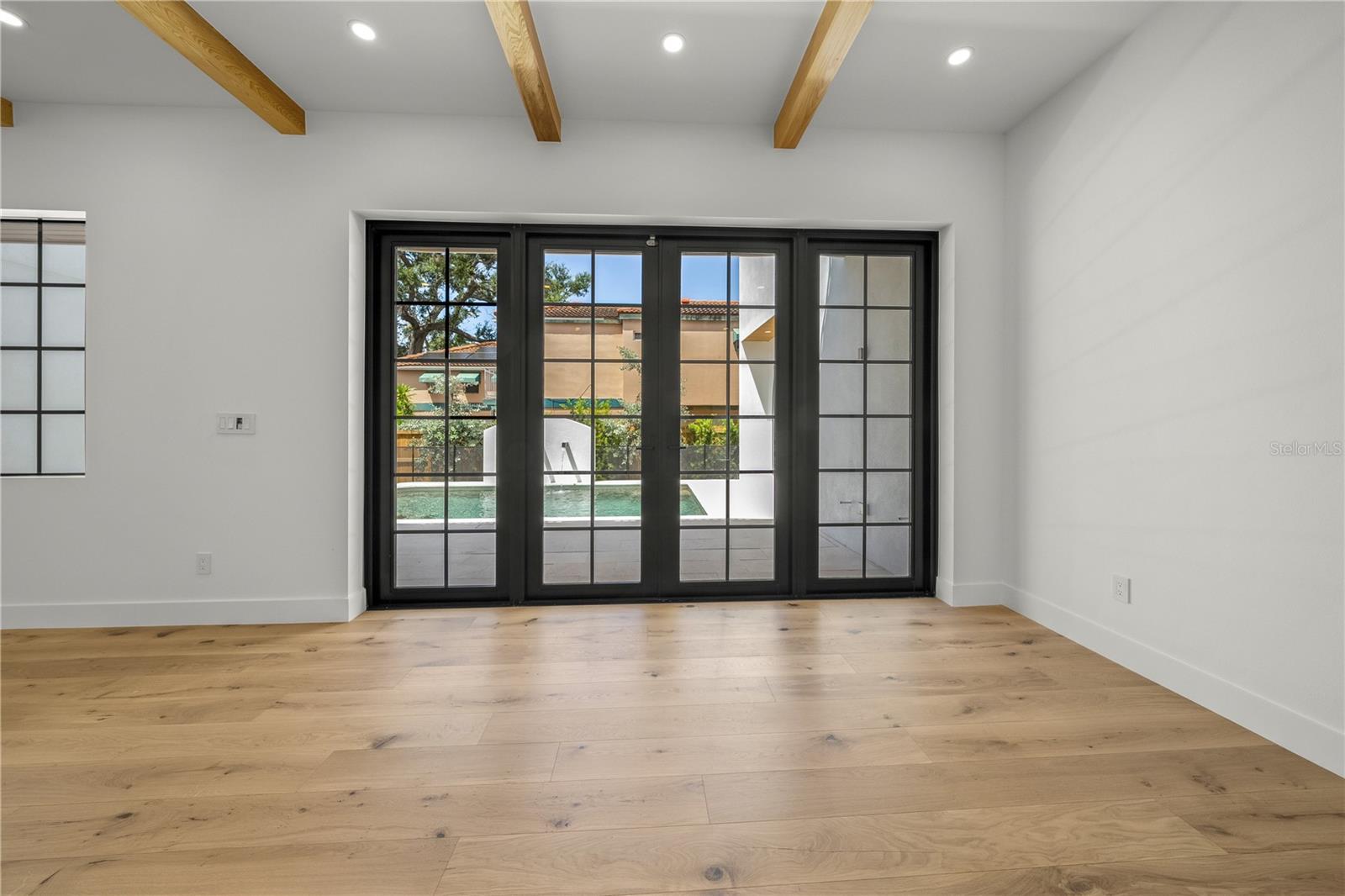 A4664044 Property Photo