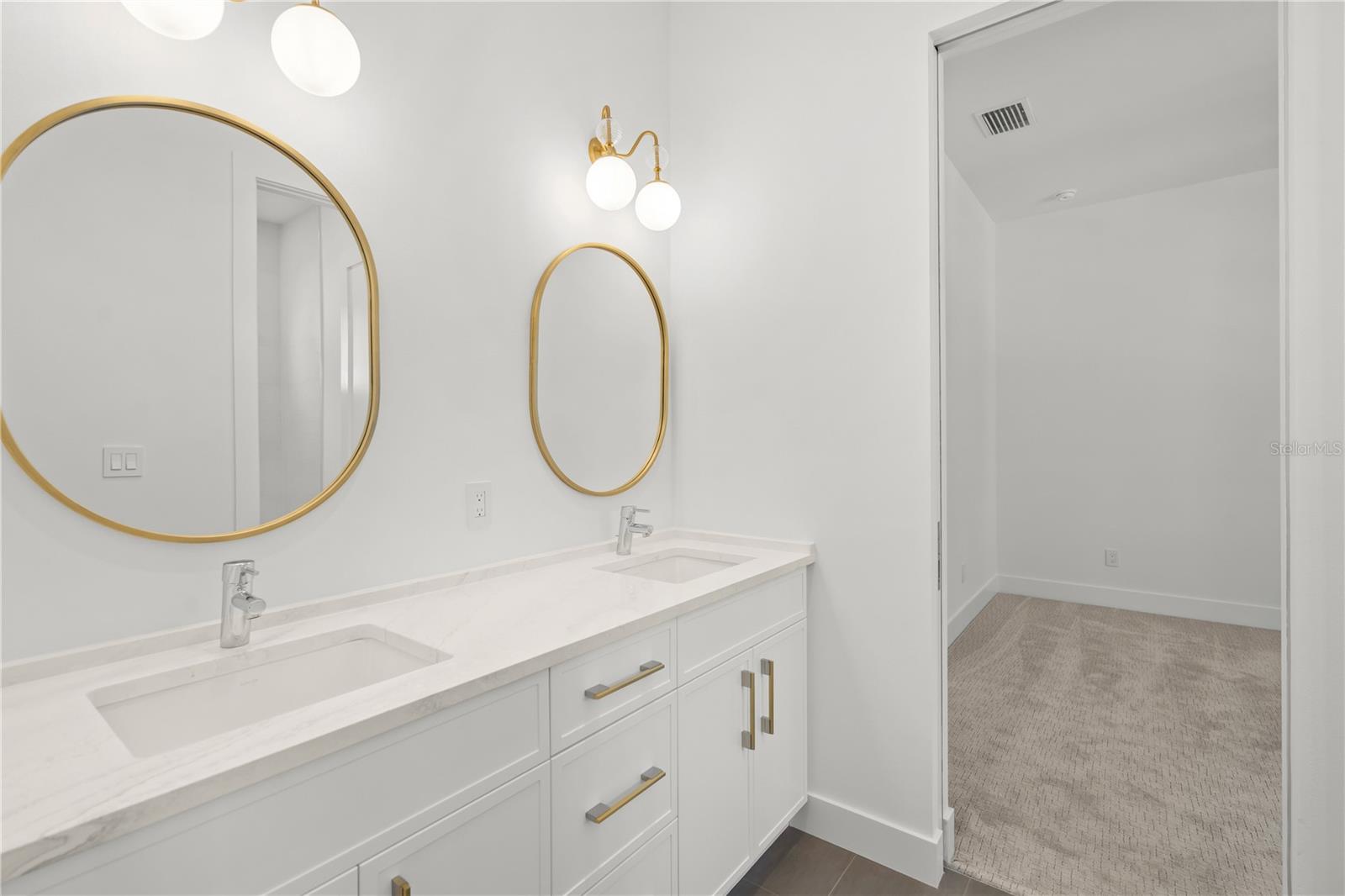 A4664044 Property Photo