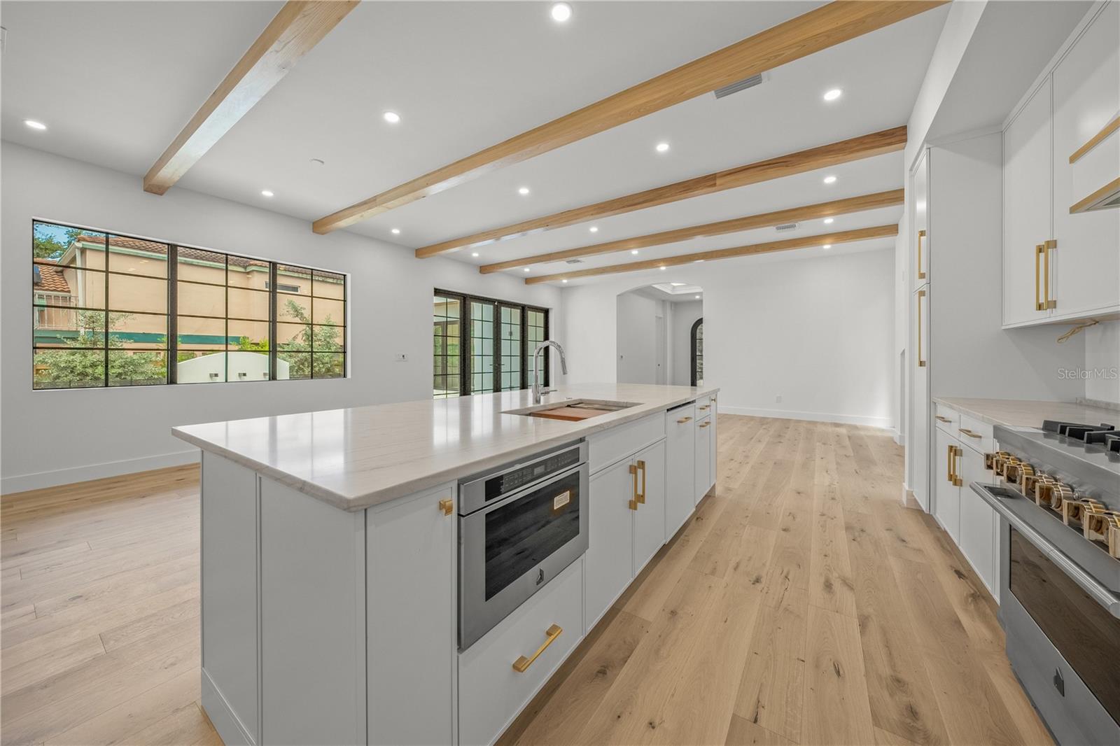 A4664044 Property Photo