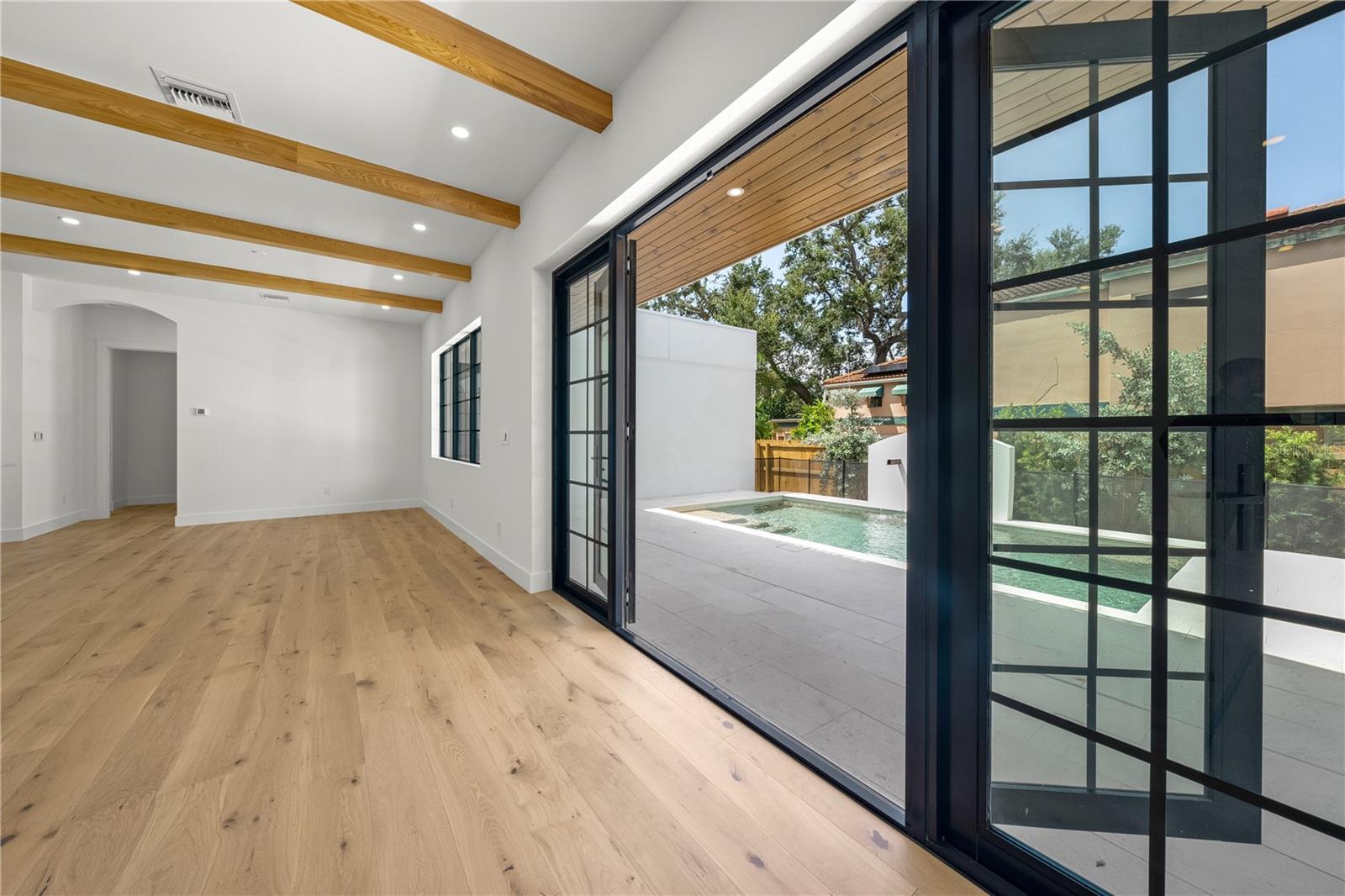 A4664044 Property Photo