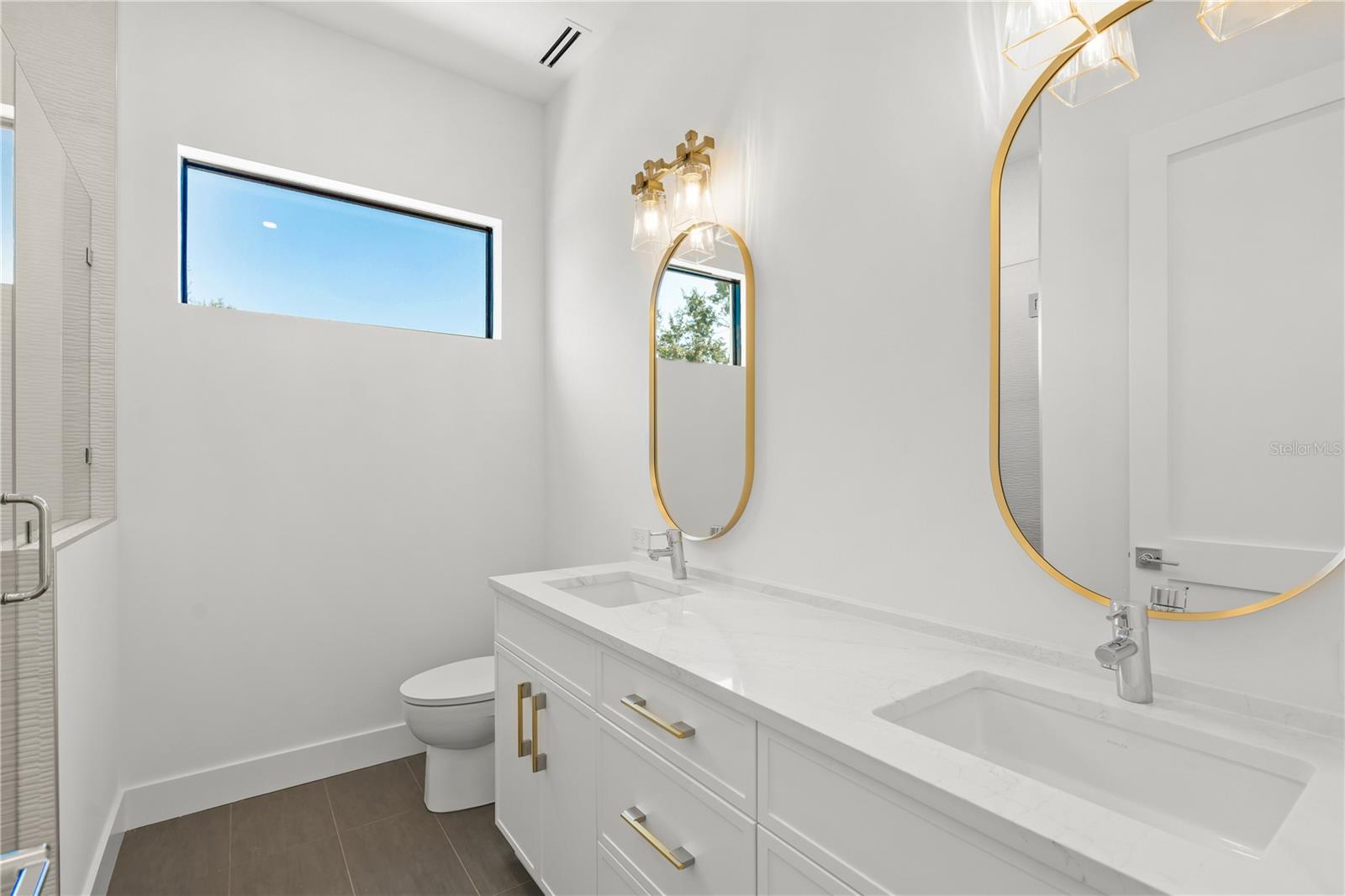 A4664044 Property Photo