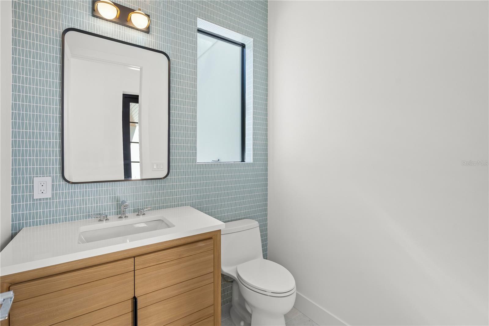 A4664044 Property Photo