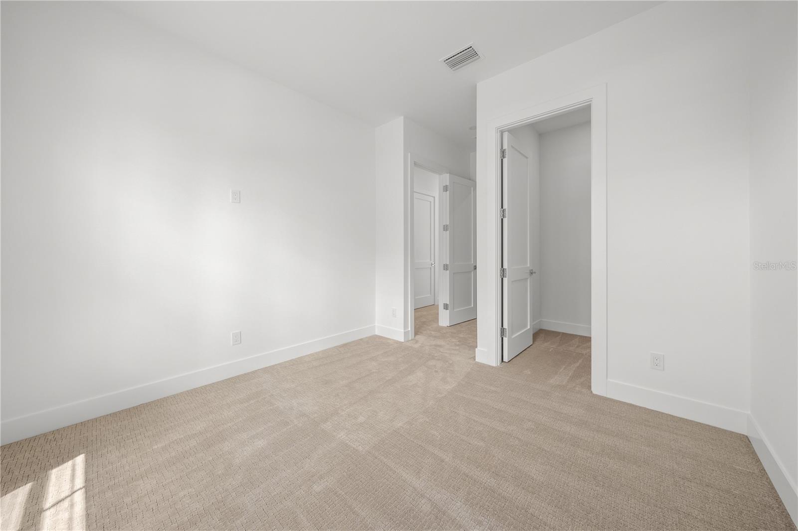 A4664044 Property Photo