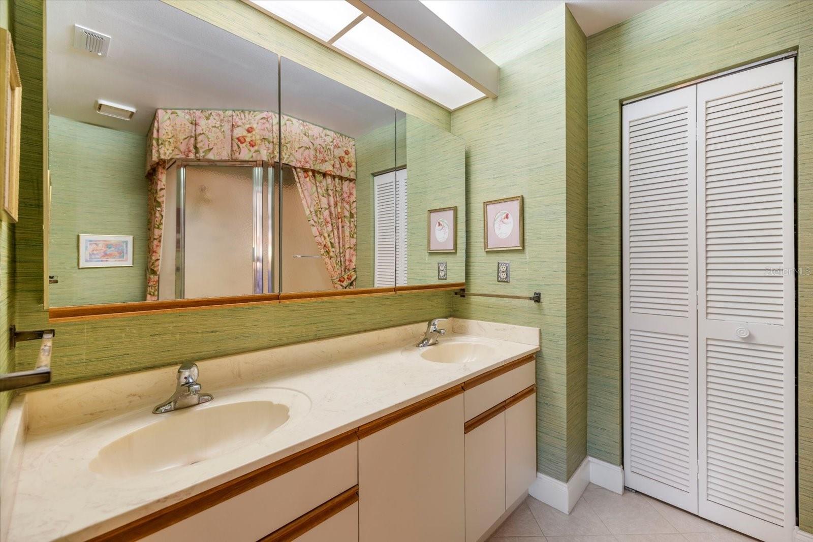 462 OAK HILL CIR #5, SARASOTA, FL, 34232