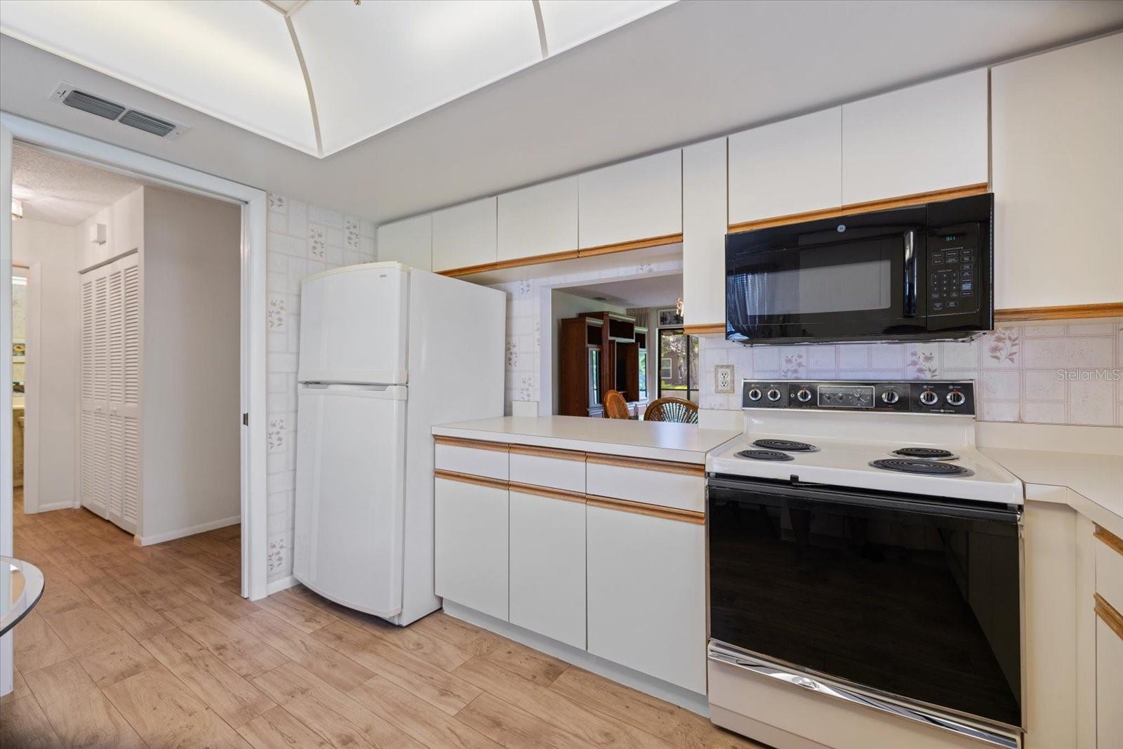 462 OAK HILL CIR #5, SARASOTA, FL, 34232