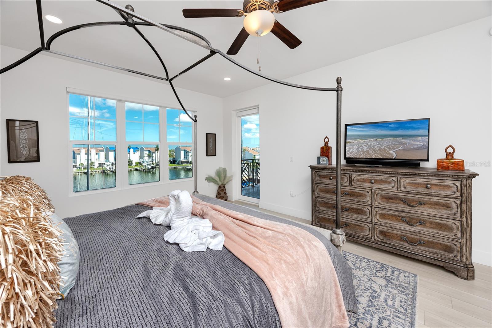 300 150TH AVE #305, MADEIRA BEACH, FL, 33708