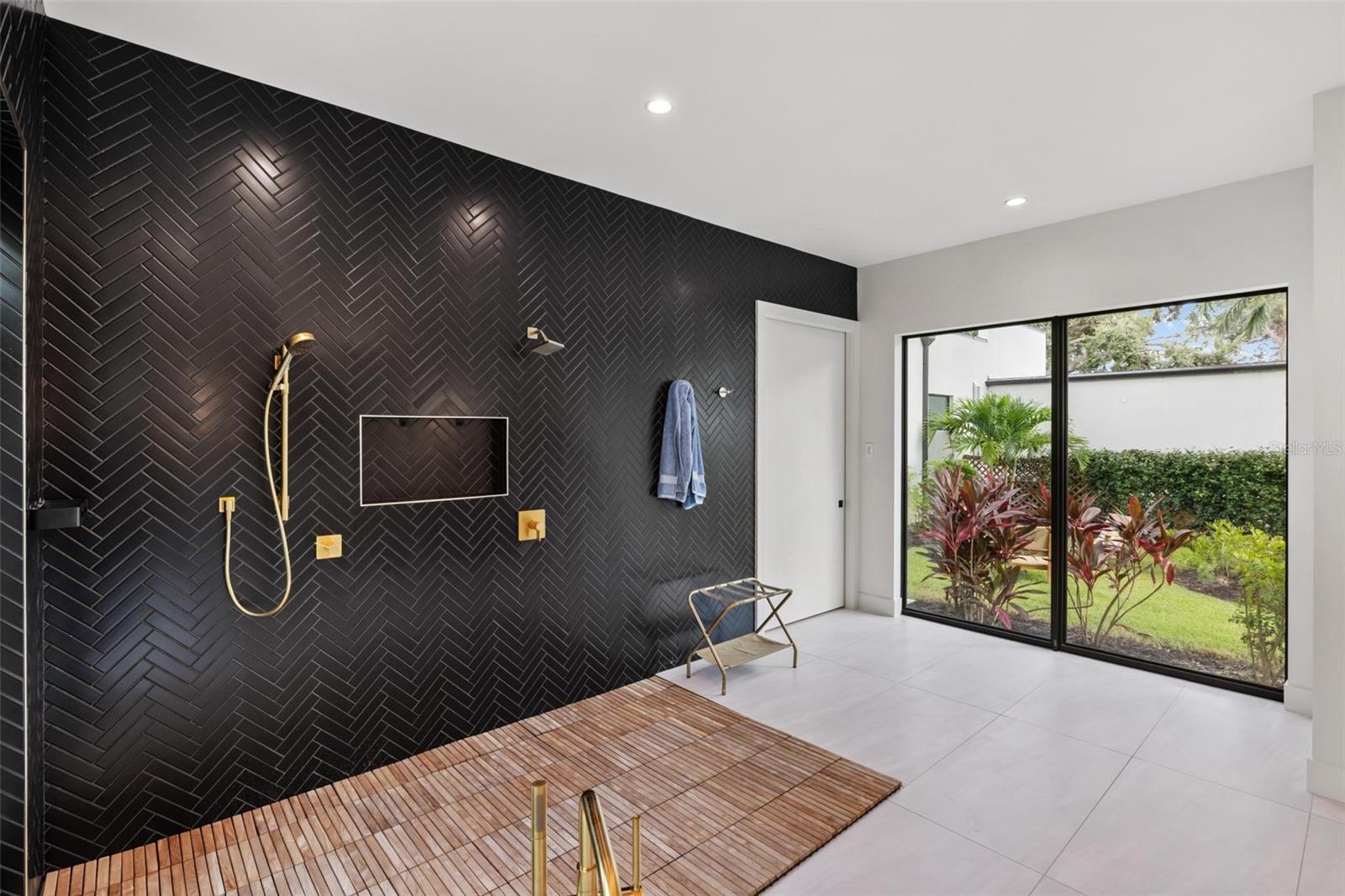 A4664056 Property Photo