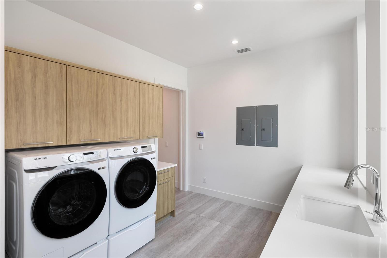 A4664056 Property Photo