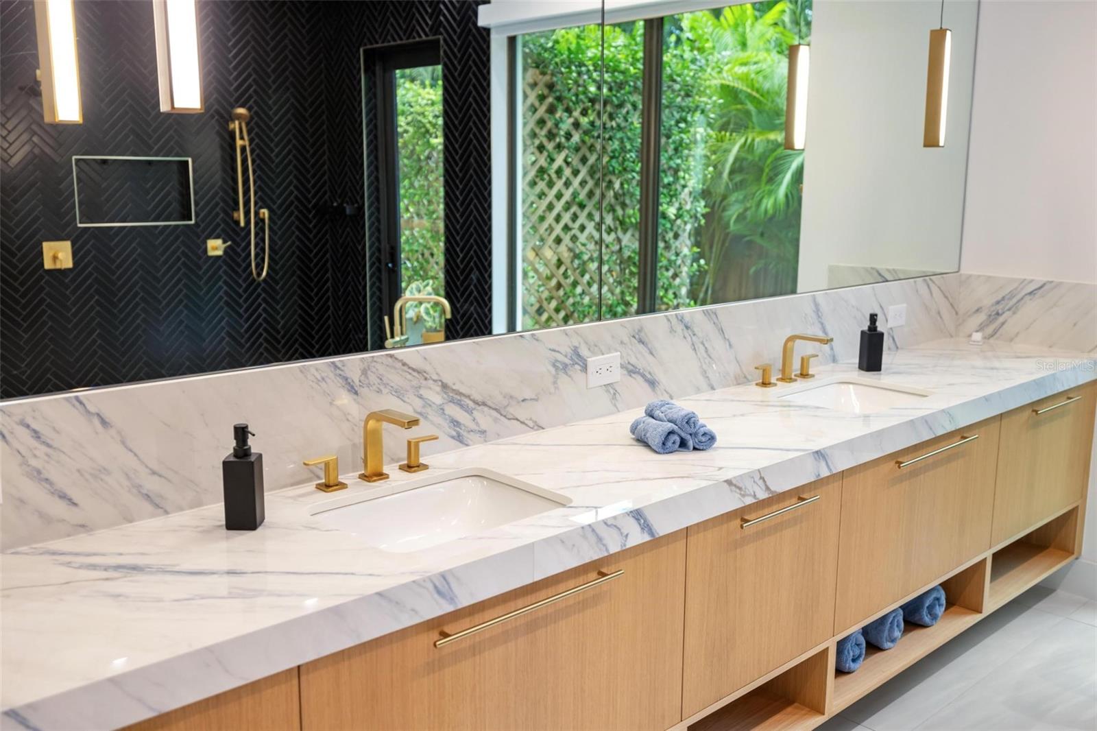 A4664056 Property Photo