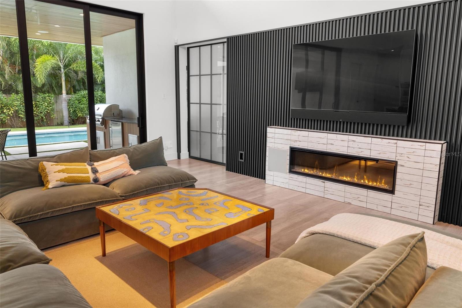A4664056 Property Photo