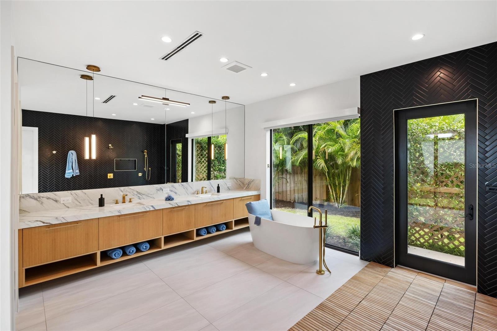 A4664056 Property Photo