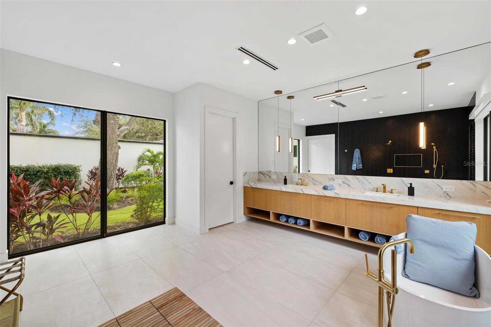 A4664056 Property Photo