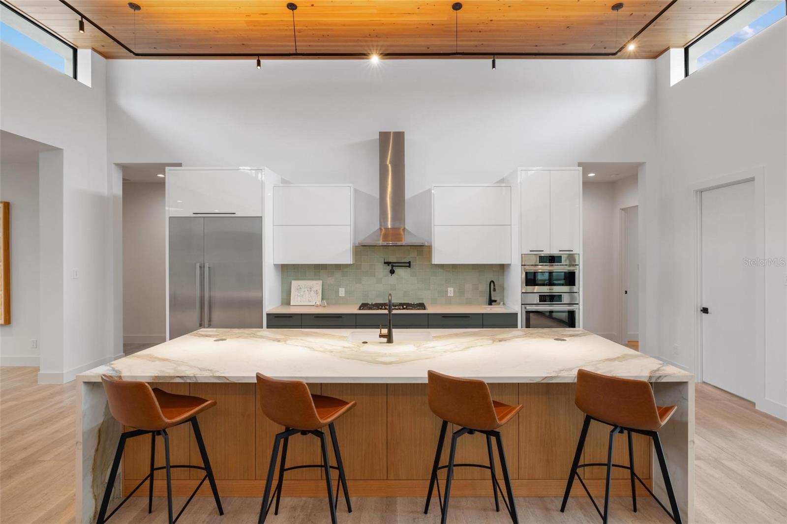 A4664056 Property Photo