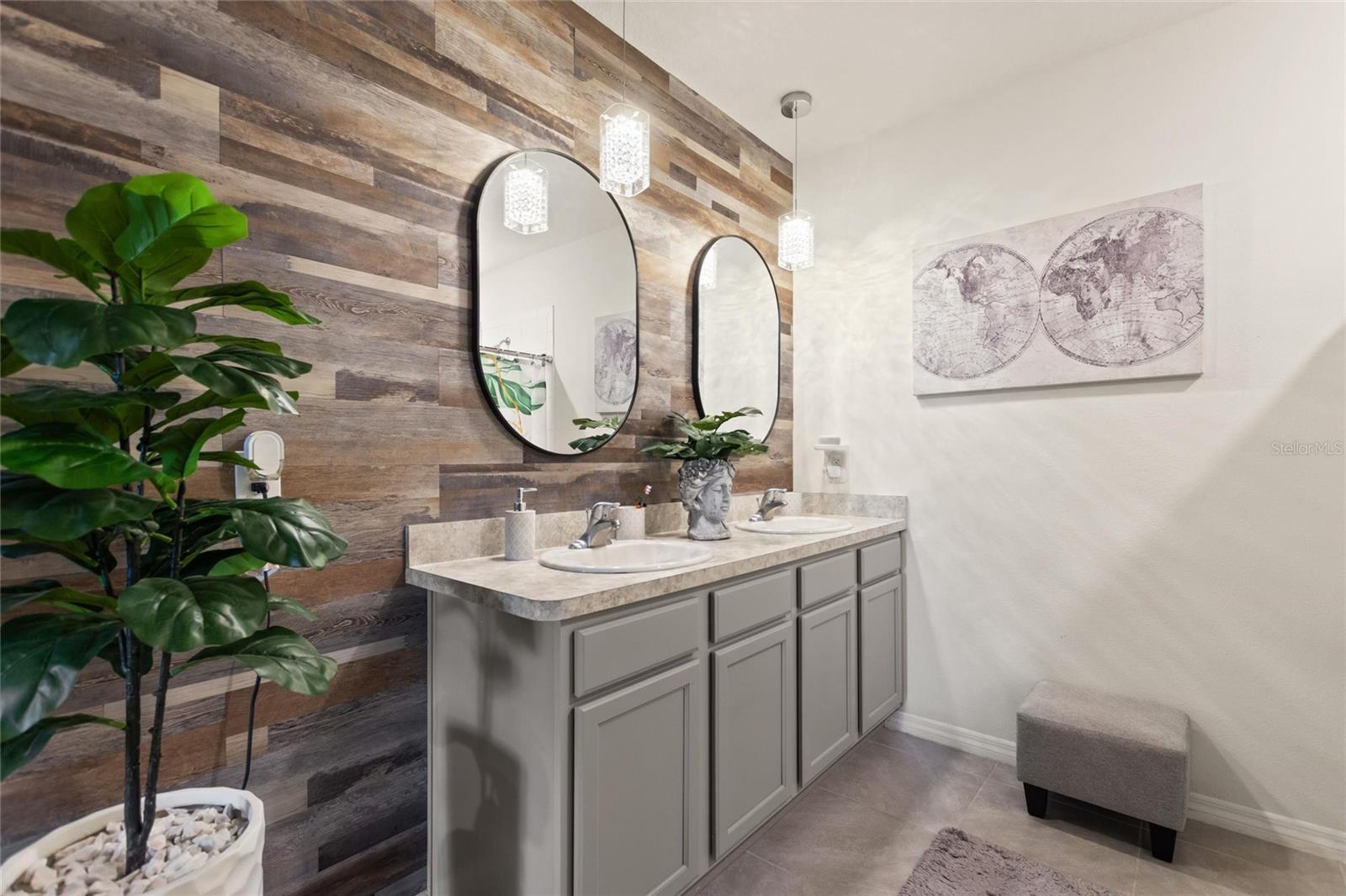 2769 GRAND CENTRAL AVE, TAVARES, FL, 32778