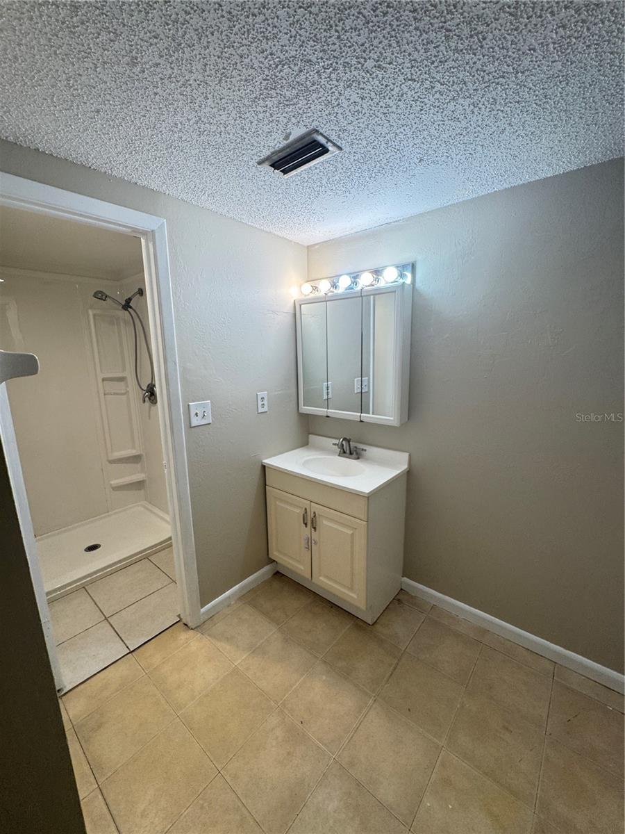 8508 PINEHURST DR, TAMPA, FL, 33615