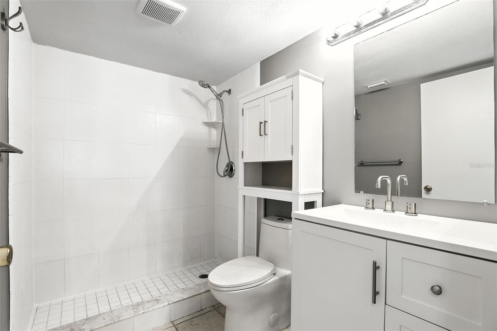 8201 SUN SPRING CIR #B1, ORLANDO, FL, 32825