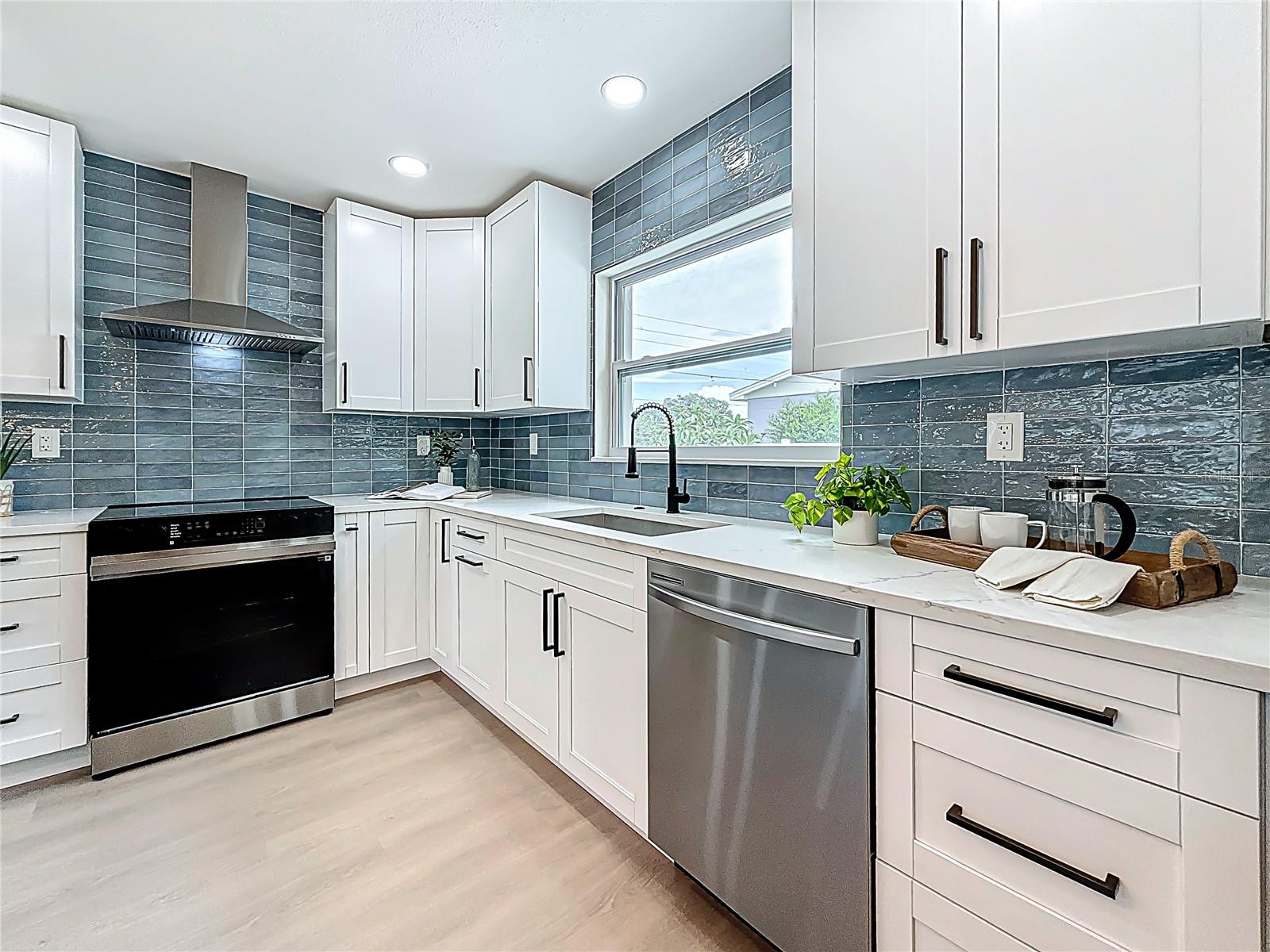 2999 LESLEE LAKE DR N, ST PETERSBURG, FL, 33713