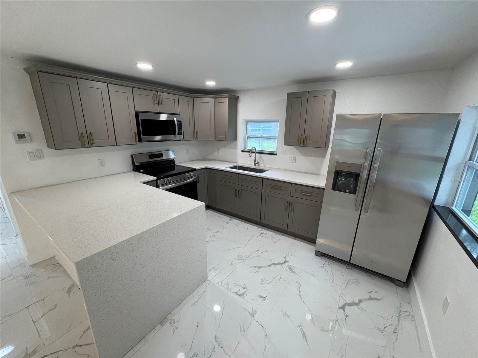 547 16TH AVE S, ST PETERSBURG, FL, 33701