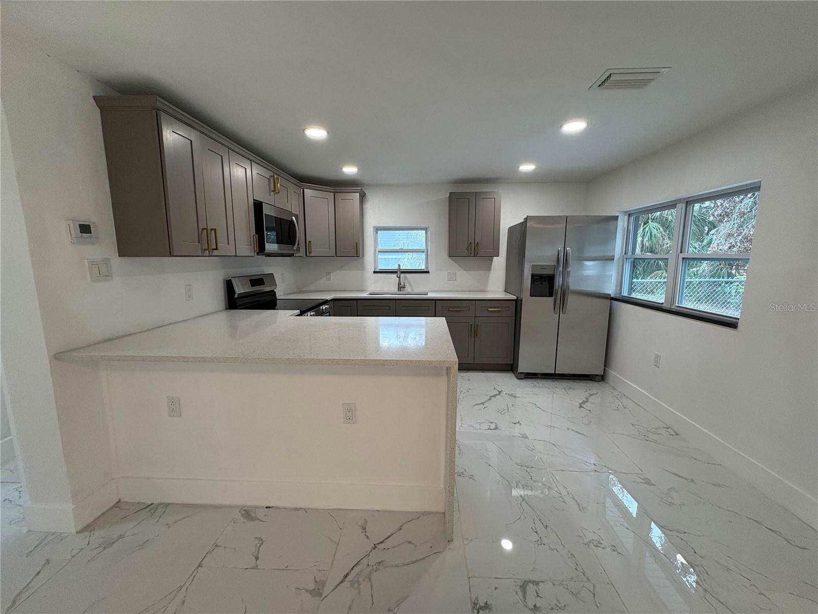 547 16TH AVE S, ST PETERSBURG, FL, 33701