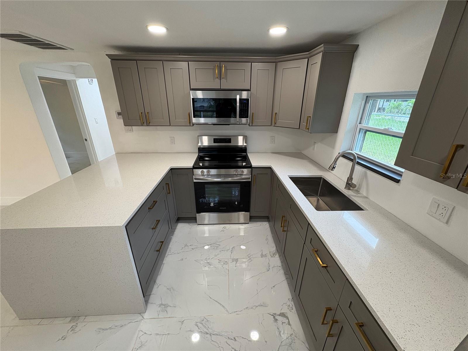 547 16TH AVE S, ST PETERSBURG, FL, 33701