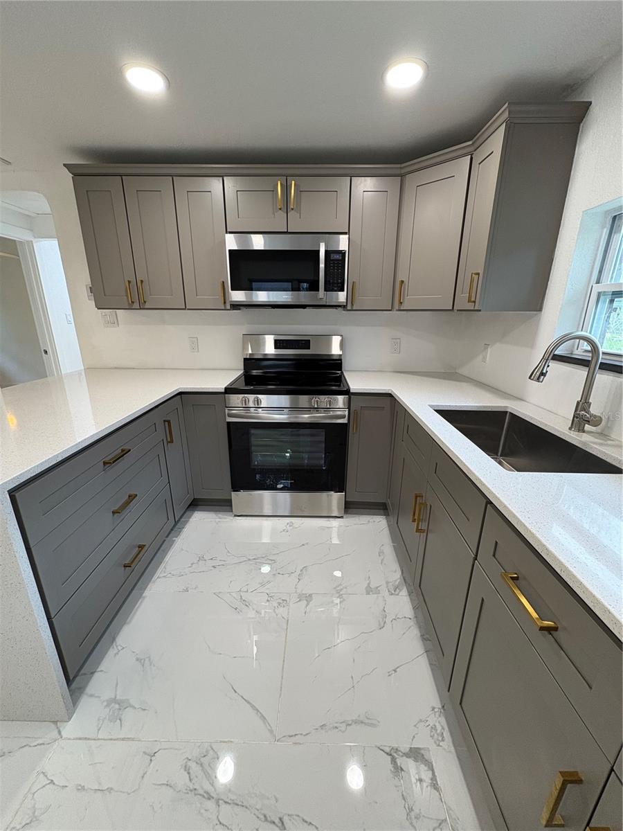 547 16TH AVE S, ST PETERSBURG, FL, 33701