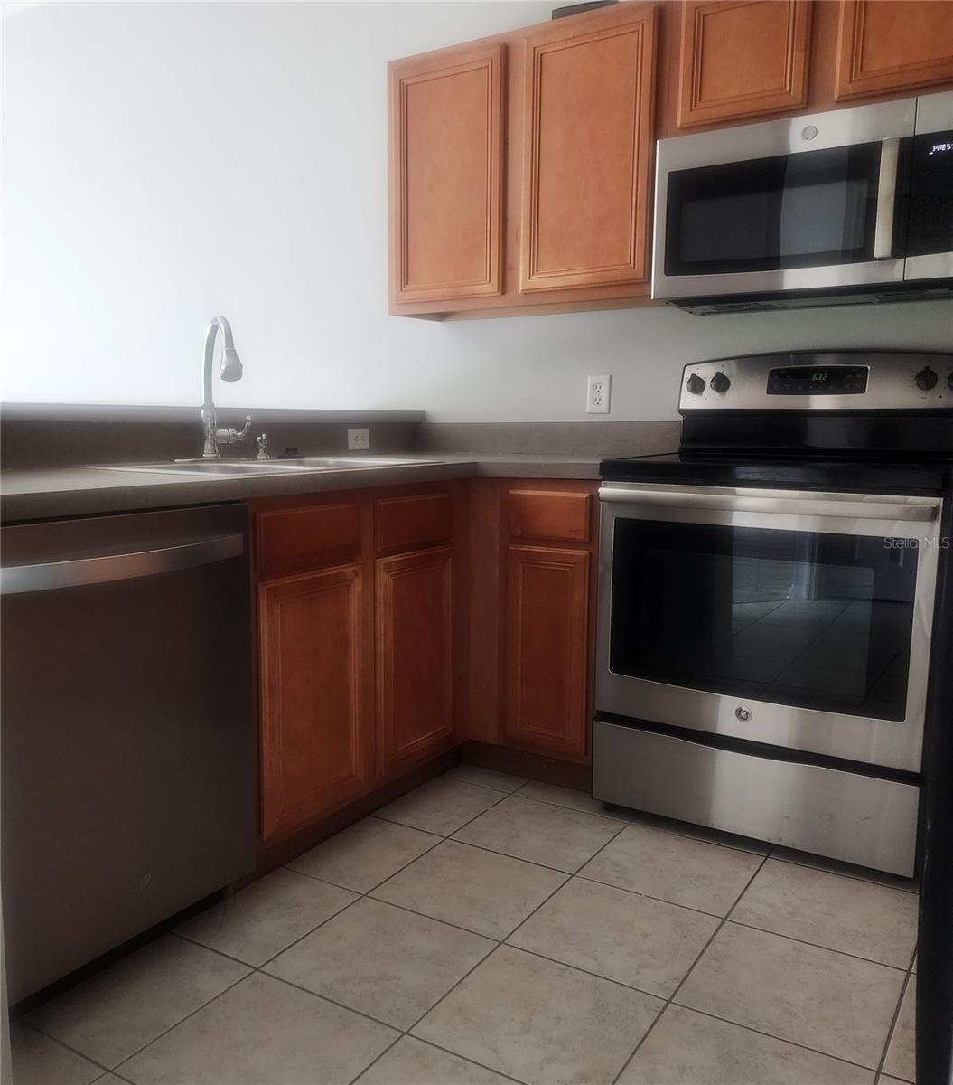 9084 IRON OAK AVE, TAMPA, FL, 33647