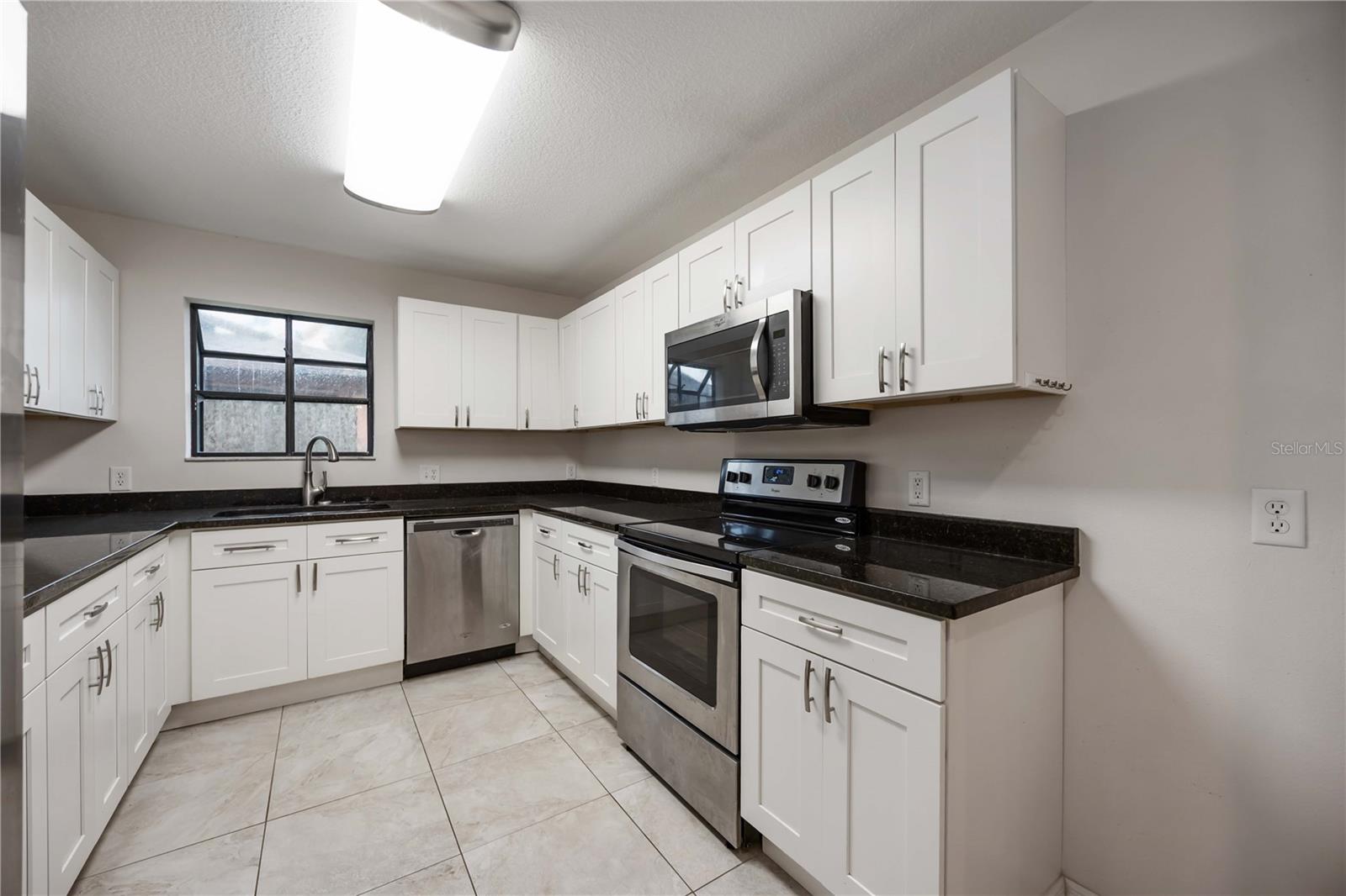A4664113 Property Photo