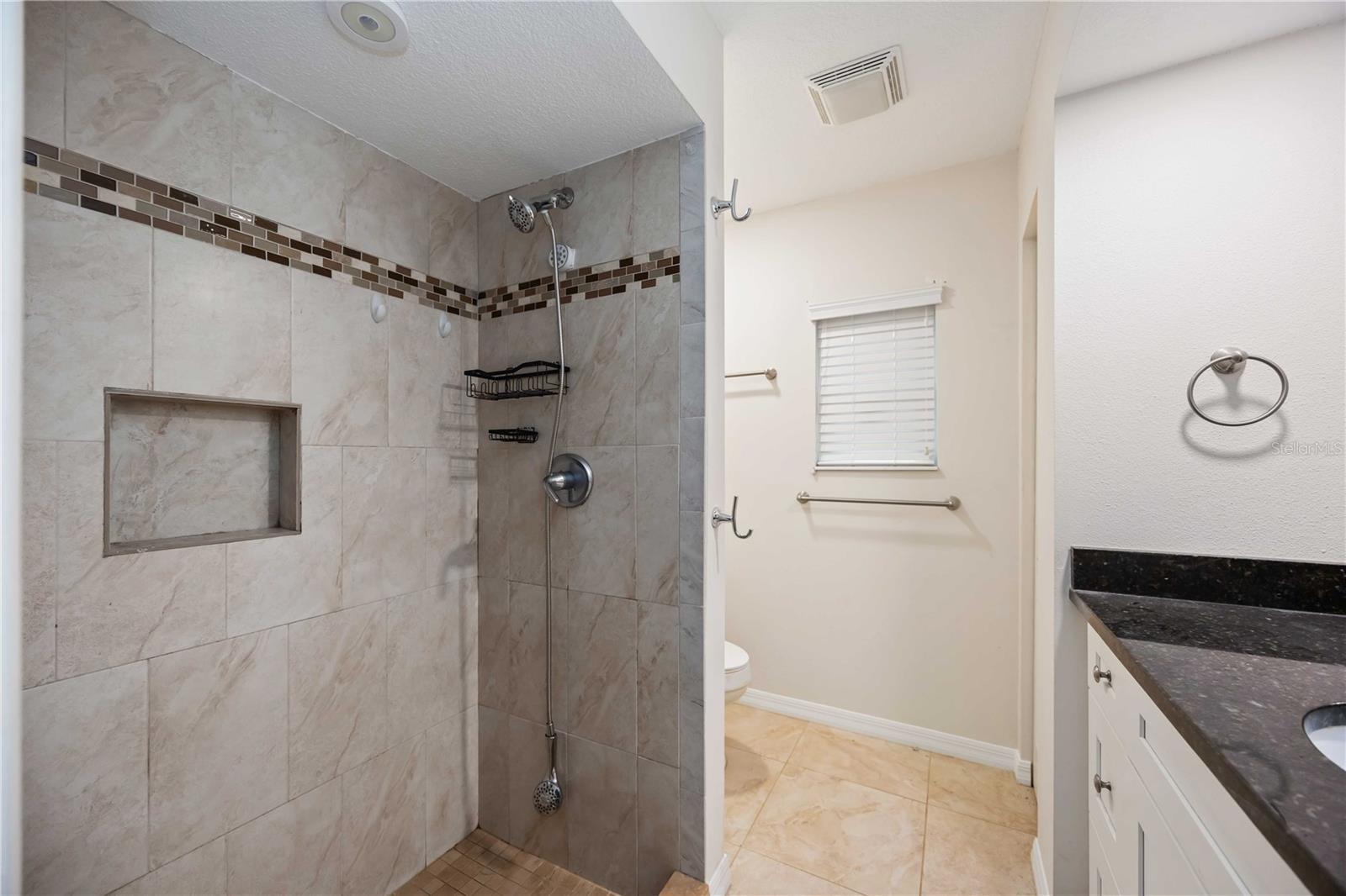 A4664113 Property Photo