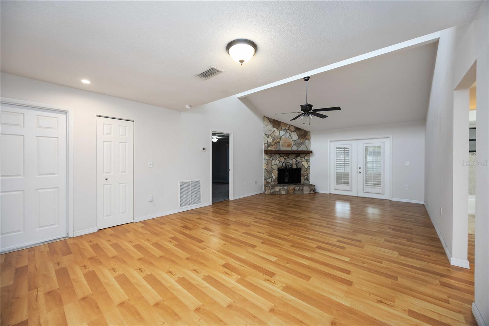 A4664113 Property Photo