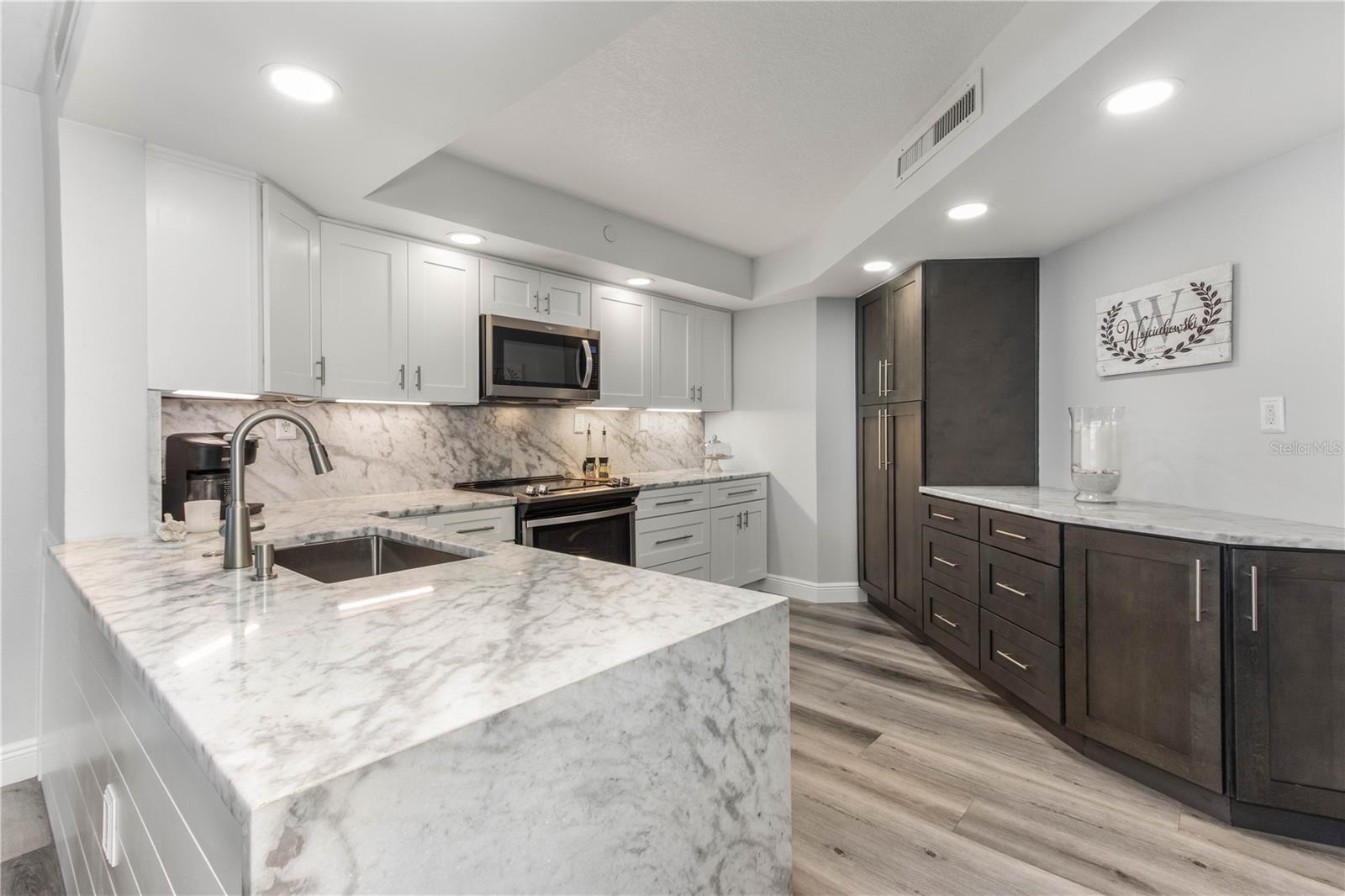 690 ISLAND WAY #1005, CLEARWATER BEACH, FL, 33767