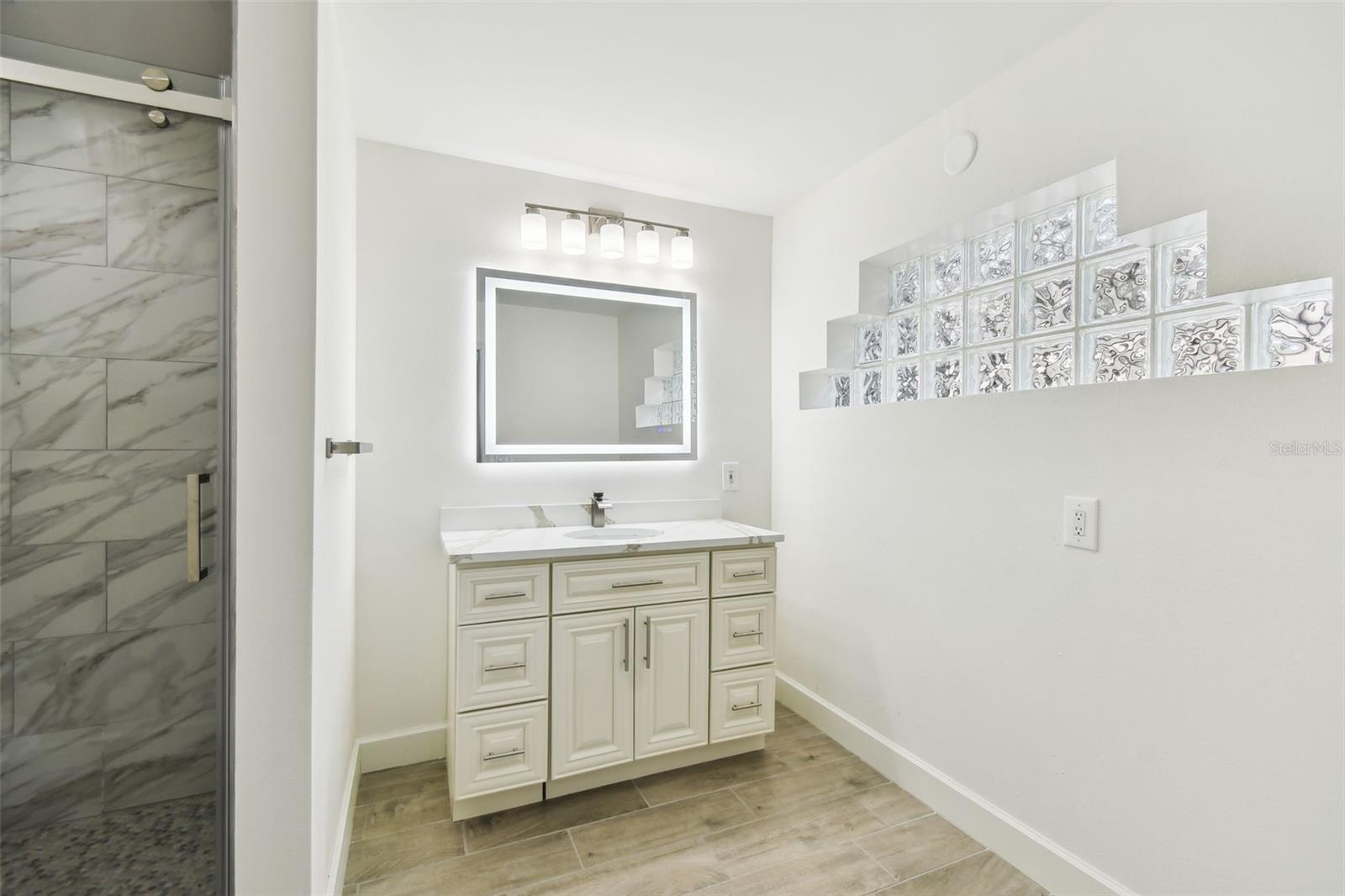 2 S TREASURE DR, TAMPA, FL, 33609