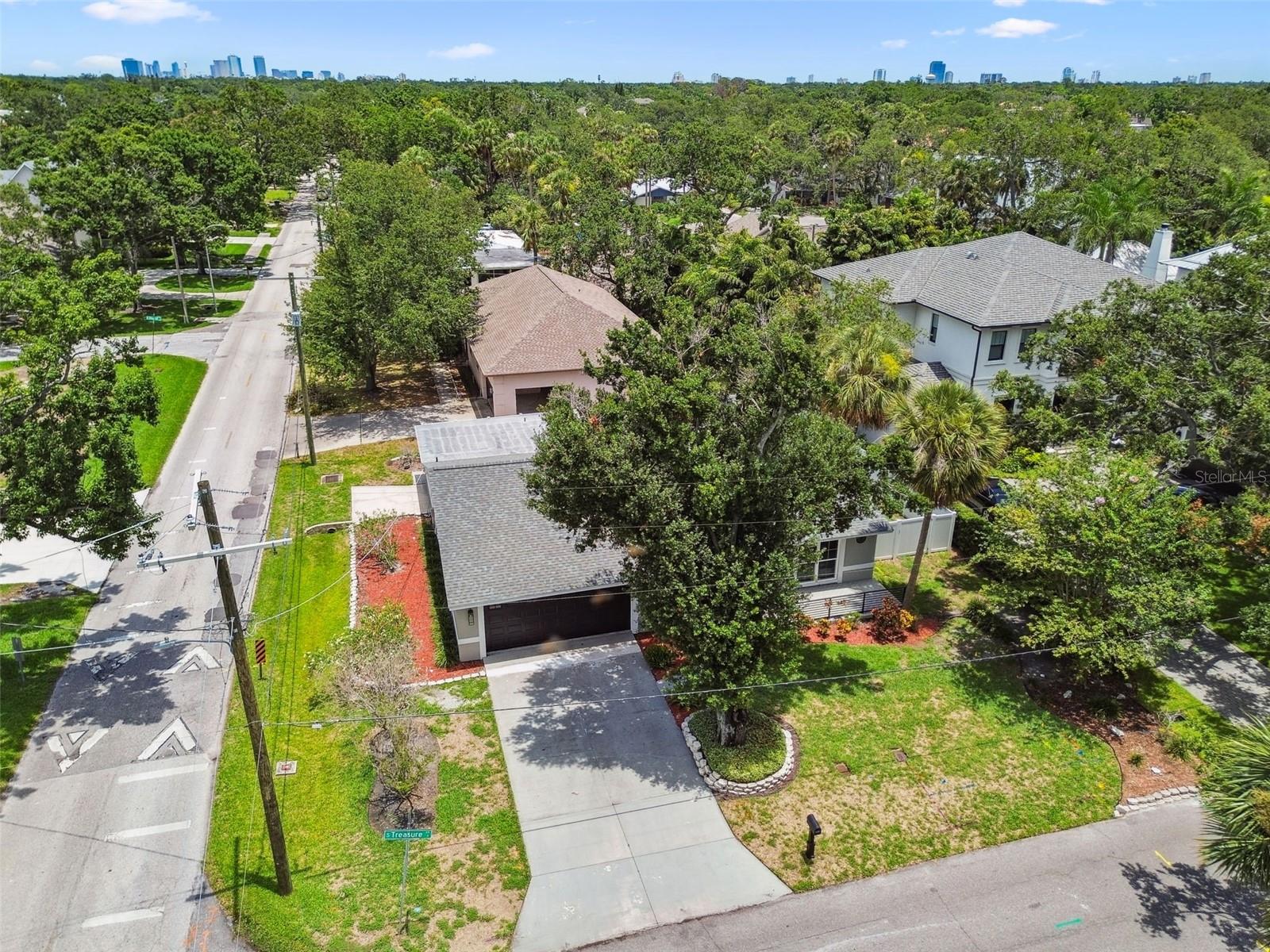 2 S TREASURE DR, TAMPA, FL, 33609