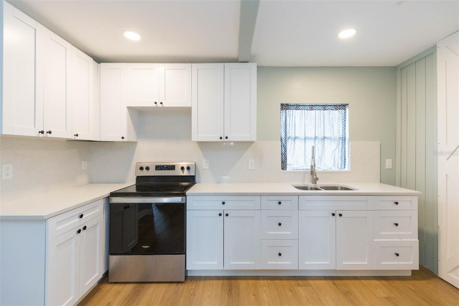 38702 SOUTH AVE, ZEPHYRHILLS, FL, 33542