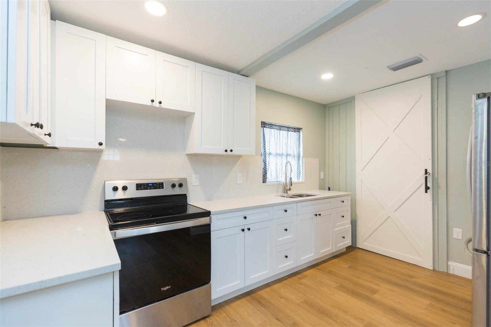 38702 SOUTH AVE, ZEPHYRHILLS, FL, 33542