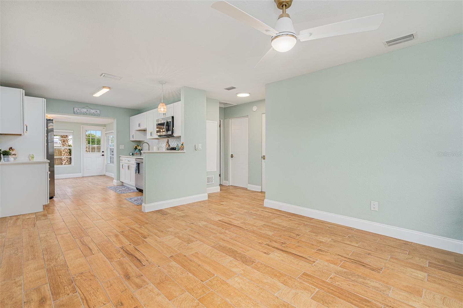 18 TROPICAL DR, ORMOND BEACH, FL, 32176