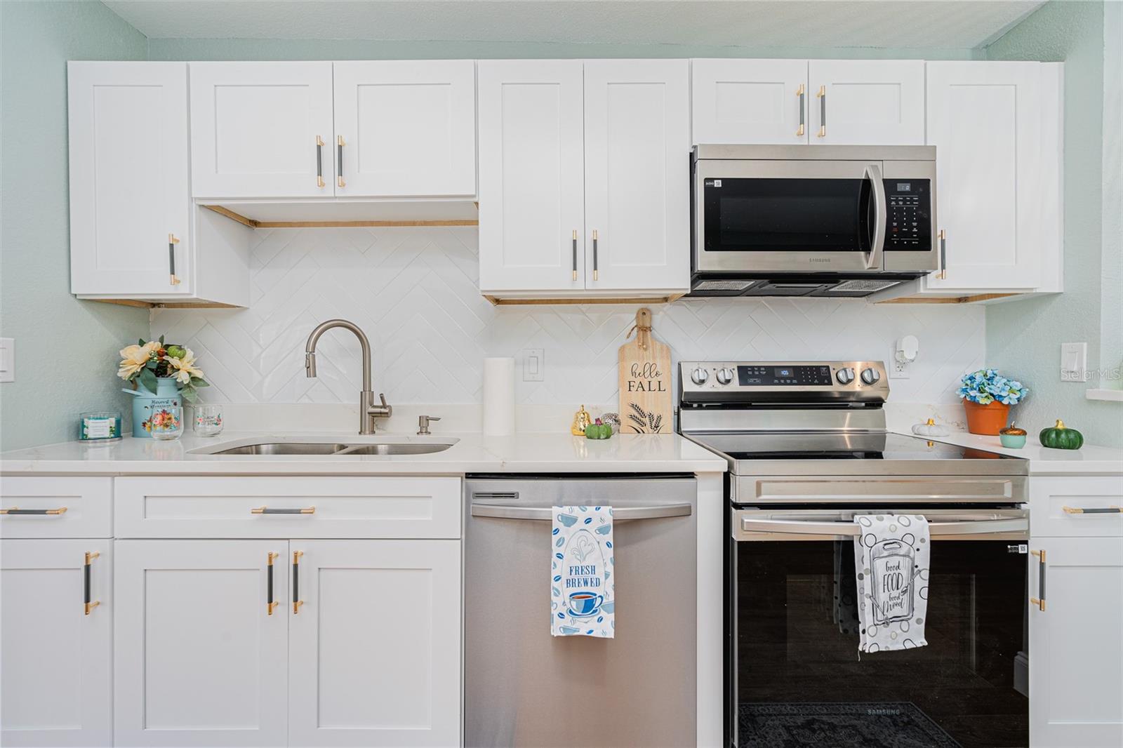 18 TROPICAL DR, ORMOND BEACH, FL, 32176