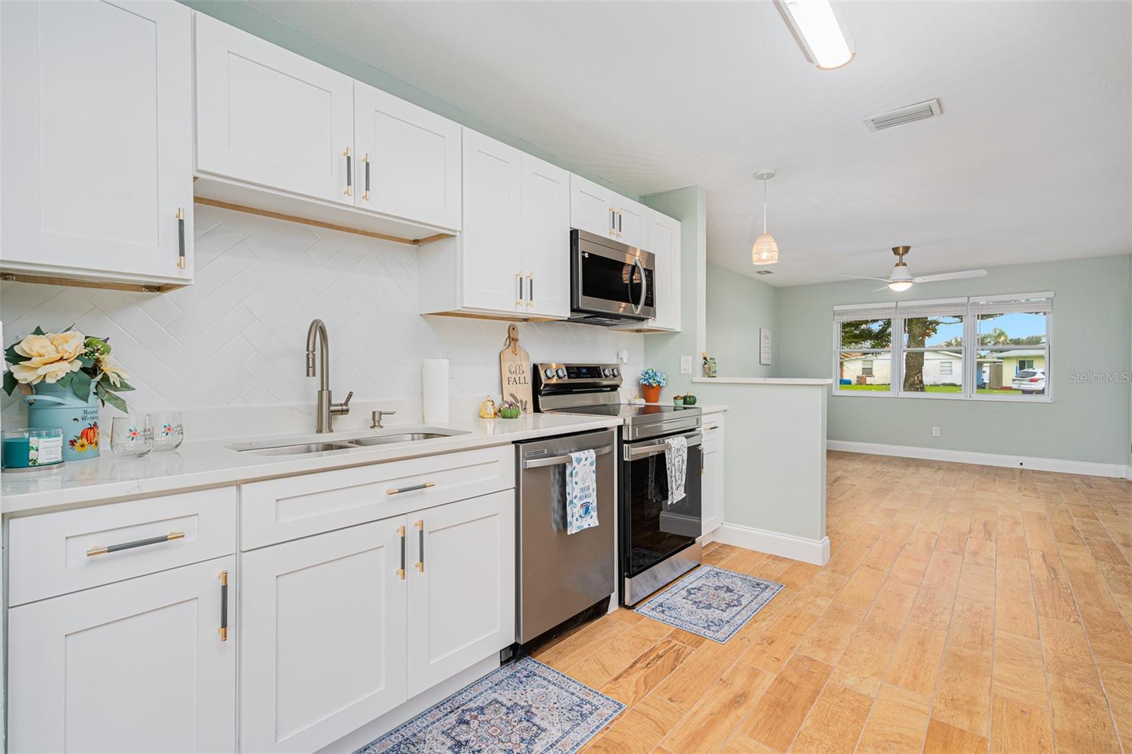 18 TROPICAL DR, ORMOND BEACH, FL, 32176