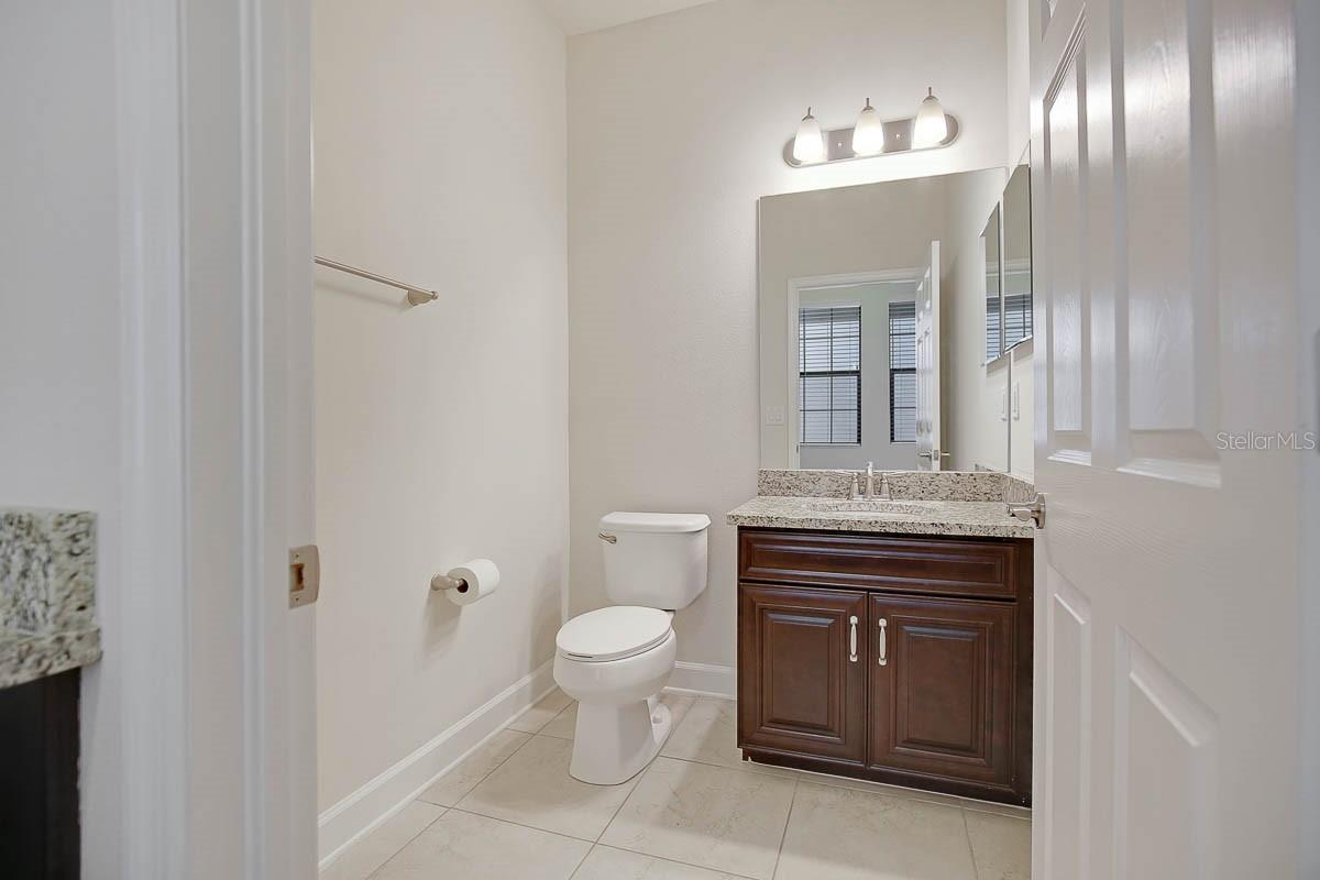 5810 VILLAGE CENTER DR, LITHIA, FL, 33547