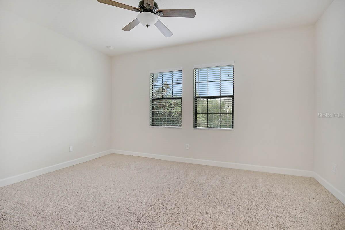 5810 VILLAGE CENTER DR, LITHIA, FL, 33547