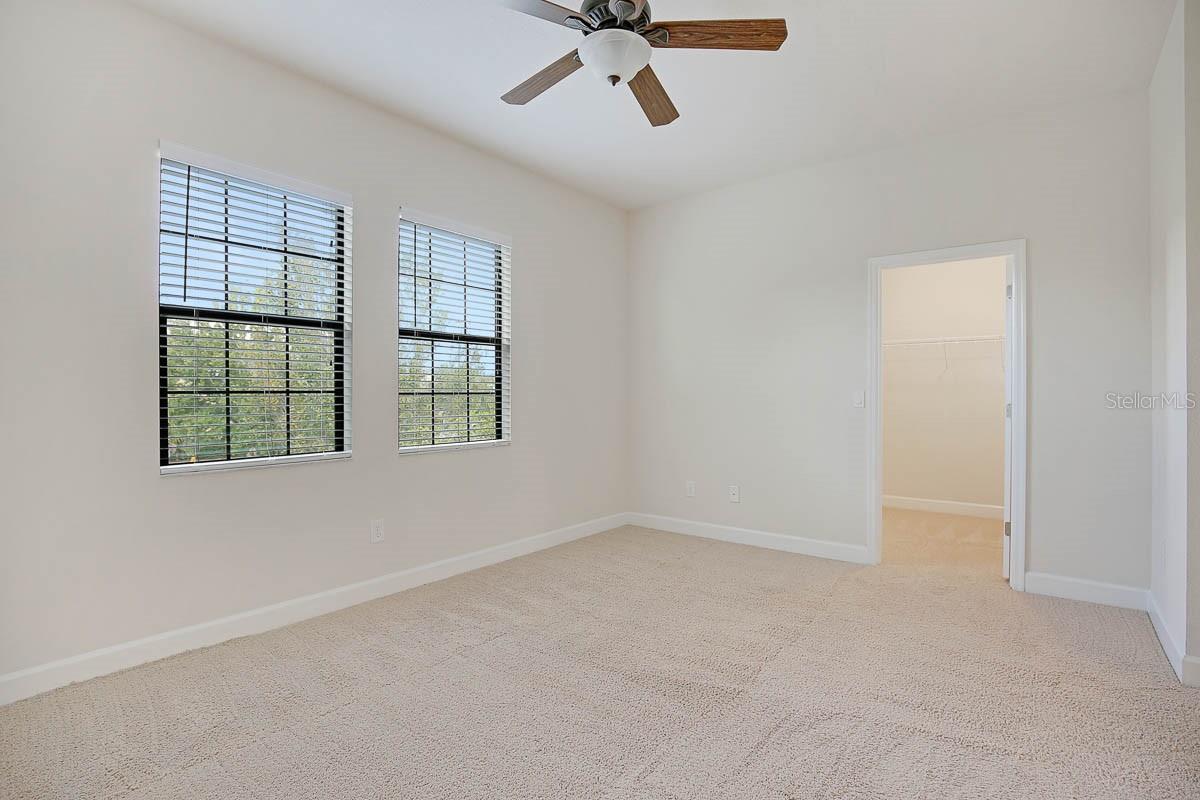 5810 VILLAGE CENTER DR, LITHIA, FL, 33547