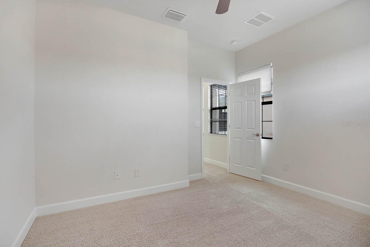 5810 VILLAGE CENTER DR, LITHIA, FL, 33547