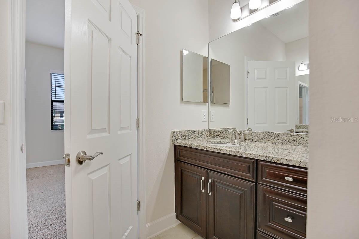 5810 VILLAGE CENTER DR, LITHIA, FL, 33547