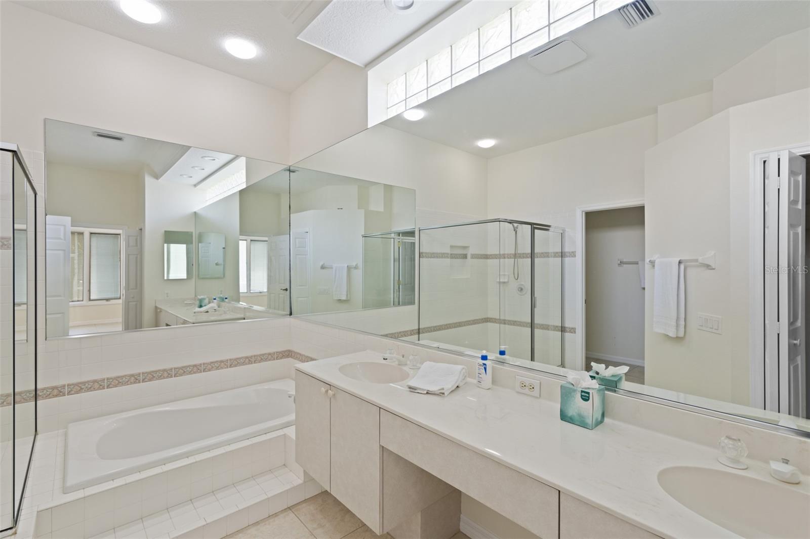 8628 54TH AVENUE CIR E, BRADENTON, FL, 34211