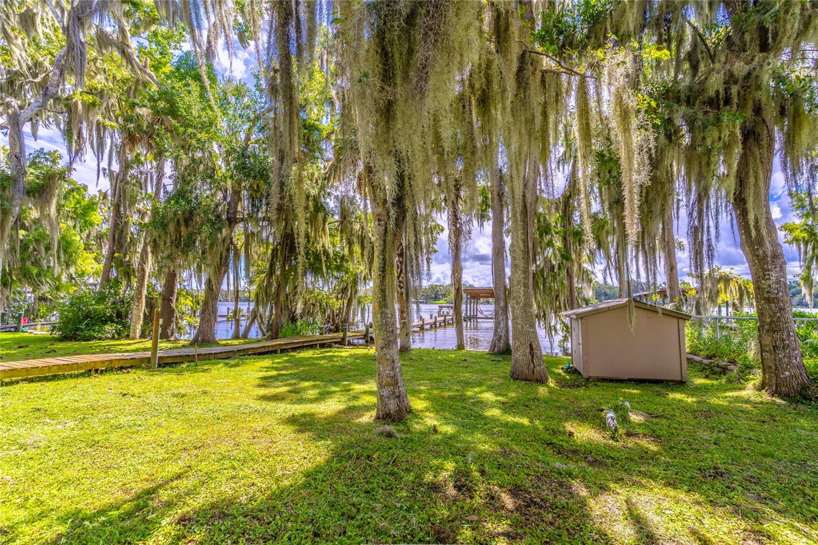 121 N LAKE GEORGE DR, GEORGETOWN, FL, 32139