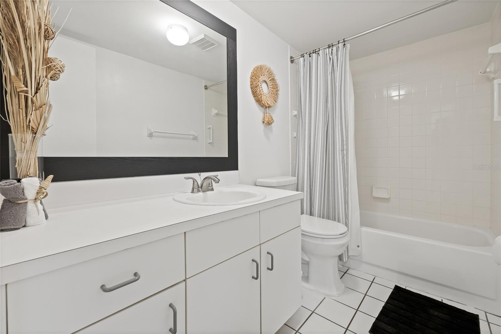 15215 AMBERLY DR #1002, TAMPA, FL, 33647