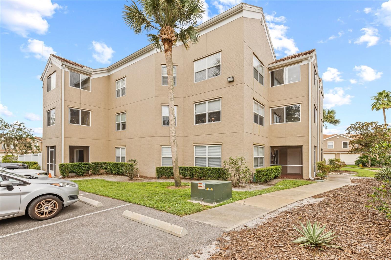 15215 AMBERLY DR #1002, TAMPA, FL, 33647